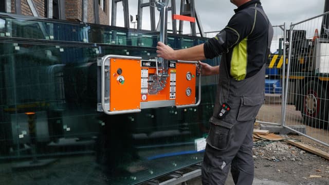 Viavac glaszuiger huren voor het tillen en positioneren van glas