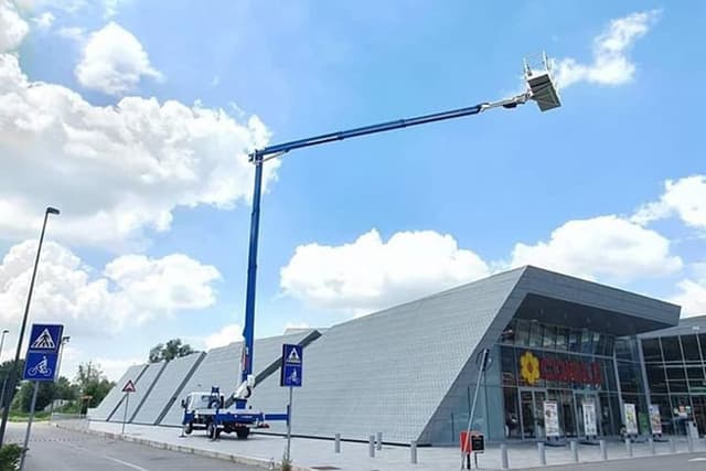 Cela DT Truck 40 hoogwerker voor onderhoud en montage op hoogte