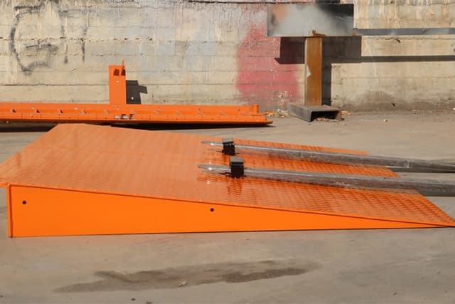 Container ramp voor het laden van machines in containers