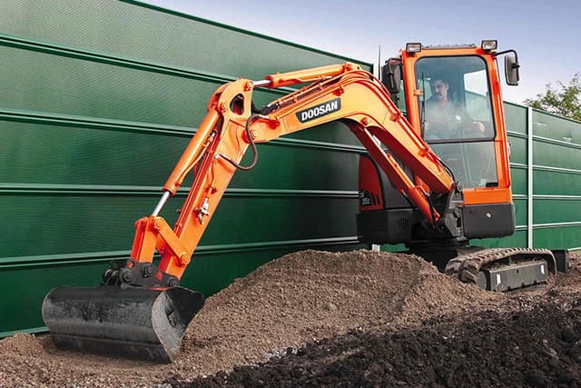 Doosan DX35Z minigraver voor het graven van sleuven en funderingen