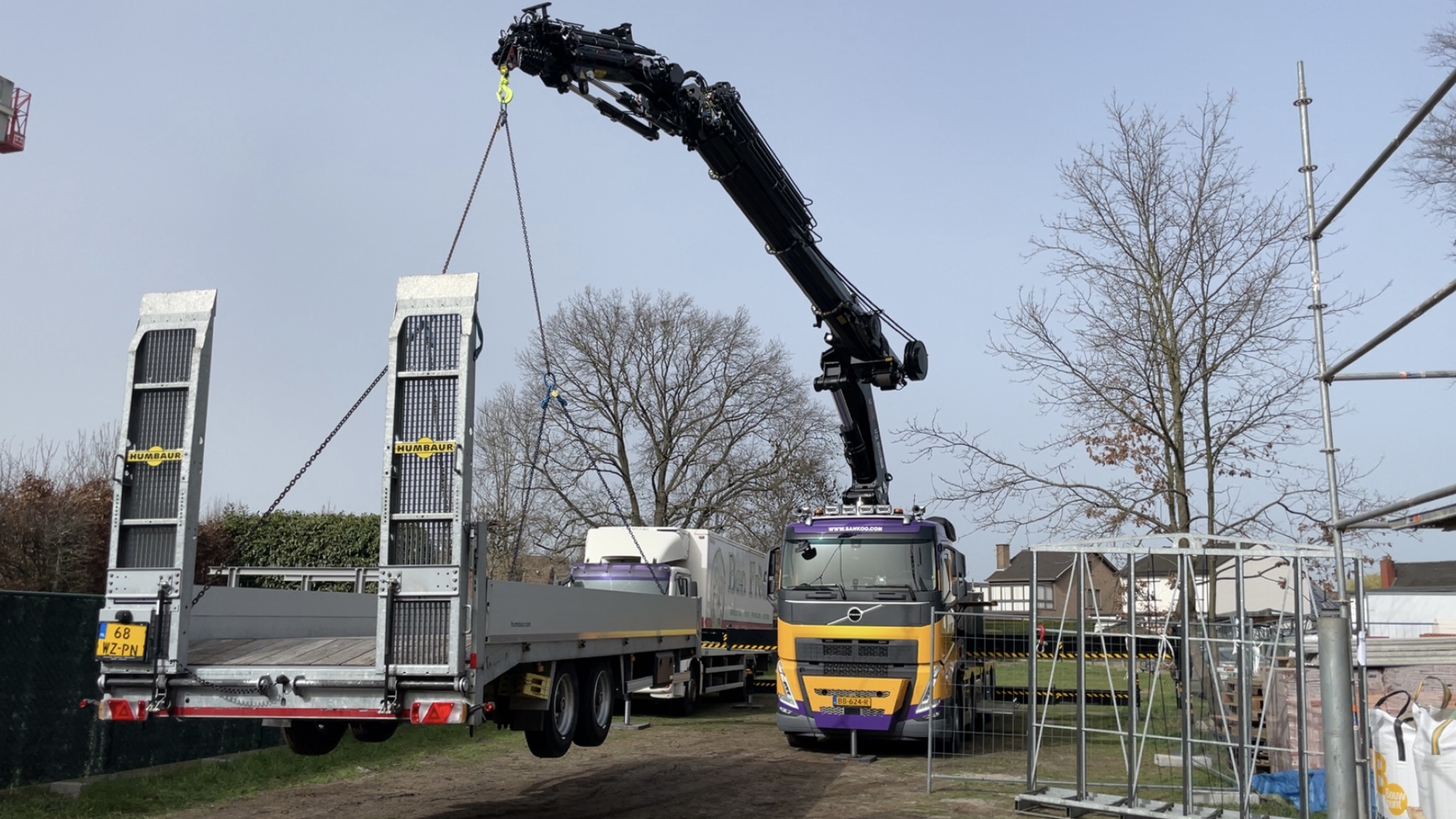 Autolaadkraan 110 tonmeter voor het hijsen en verplaatsen van materialen