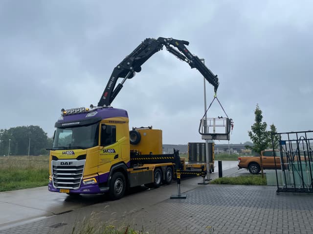 Zware autolaadkraan van 57 tonmeter voor hijswerkzaamheden