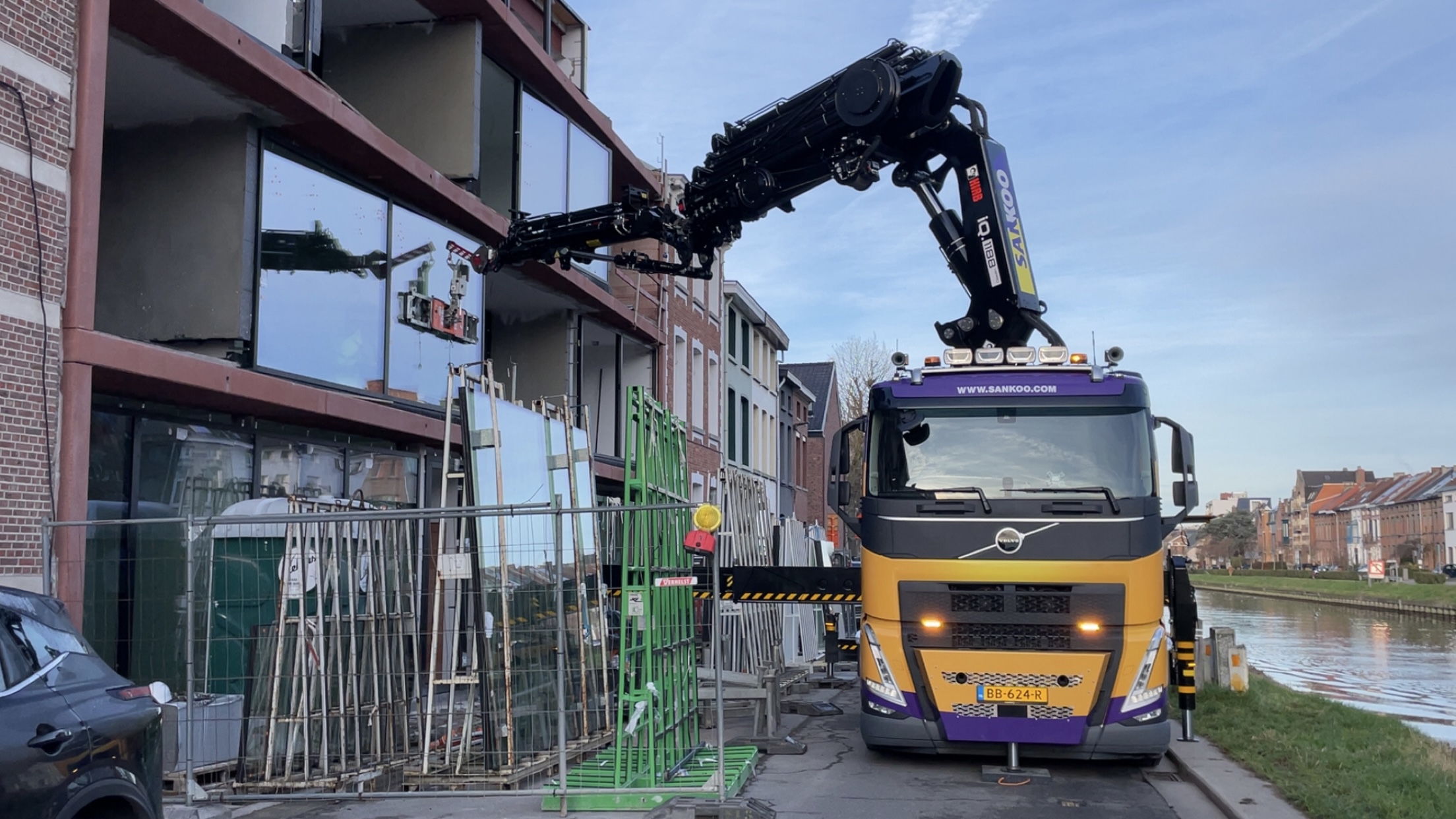 Autolaadkraan 110 tonmeter voor het hijsen en verplaatsen van materialen