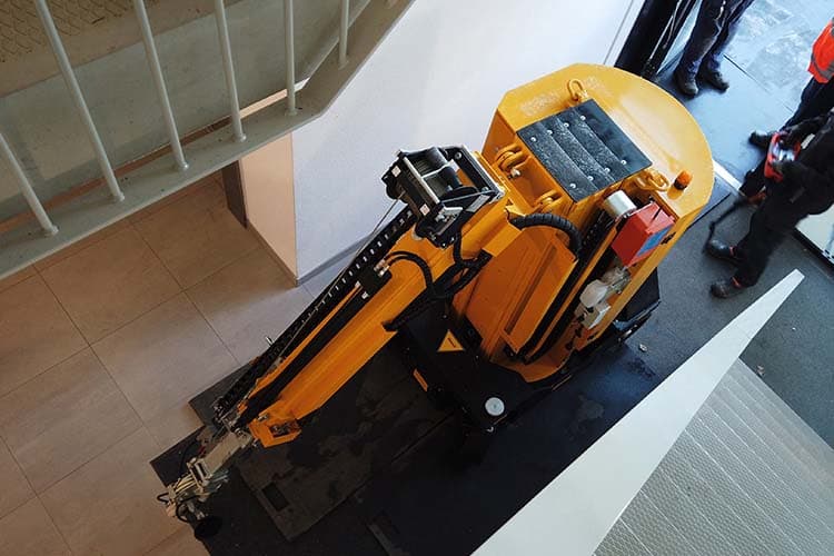 Uitermate manoeuvreerbare minihijskraan