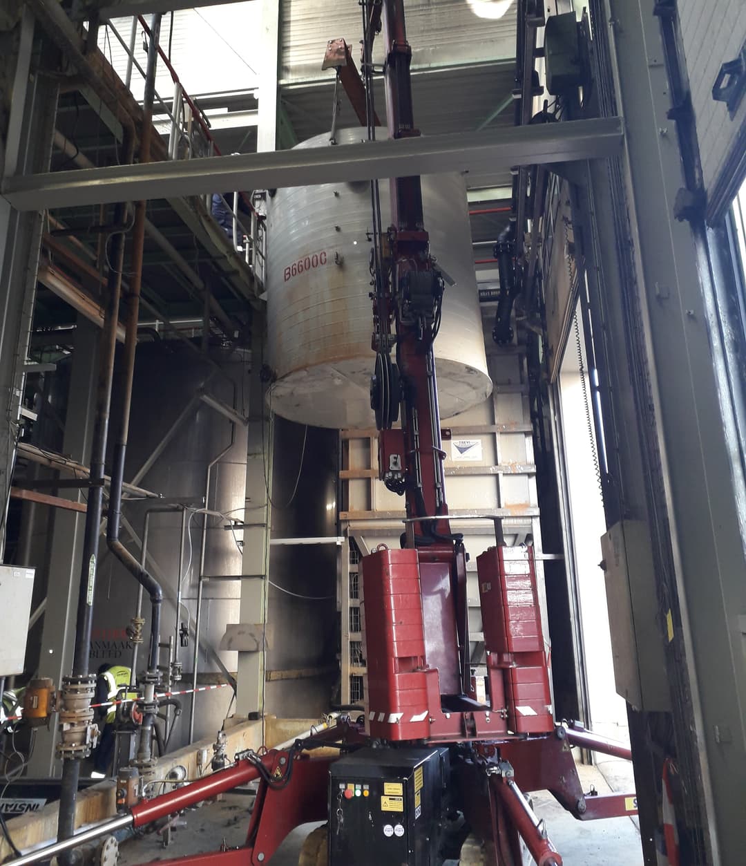 Hoeflon C10 compacte hijskraan Hoeflon C10 compacte hijskraan voor werkzaamheden op locatie
