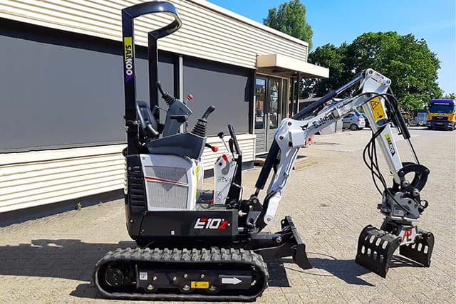 Bobcat E10 image 6