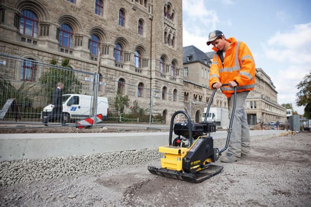 Bomag trilplaat voor bestrating Bomag trilplaat voor bestrating en grondverdichting