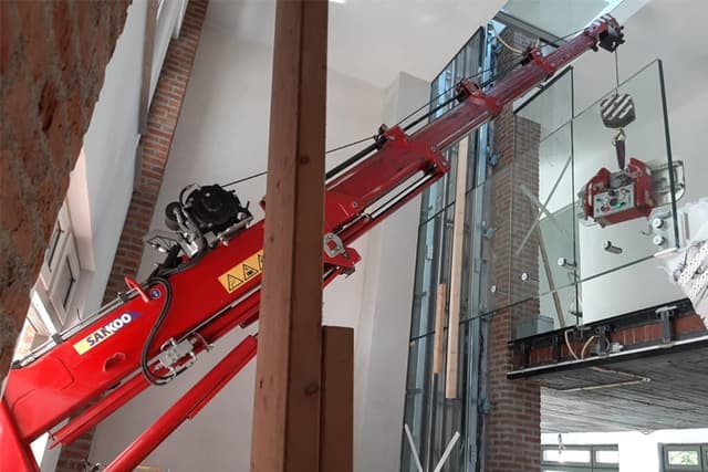 Hoeflon C10 compacte rupskraan Hoeflon C10 compacte rupskraan voor hijswerkzaamheden