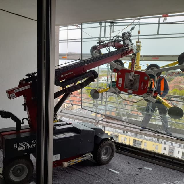 Glassworker GW625 glasrobot voor glaspanelen Glassworker GW625 glasrobot voor veilig verplaatsen van glaspanelen
