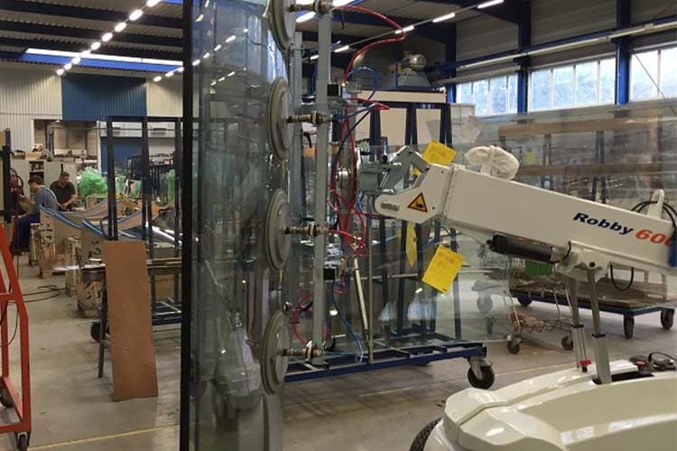 Robby 600 glasrobot Robby 600 glasrobot voor het hijsen en plaatsen van glas