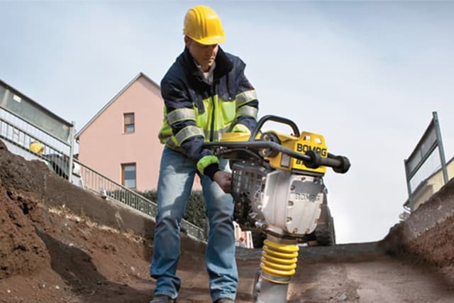 Professionele Bomag trilplaat Professionele Bomag trilplaat voor grondwerkzaamheden