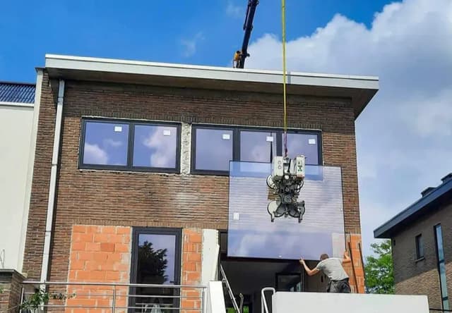 Righetti VB4 RCEBE glaszuiger huren Righetti VB4 RCEBE glaszuiger huren voor het plaatsen van glas op locatie