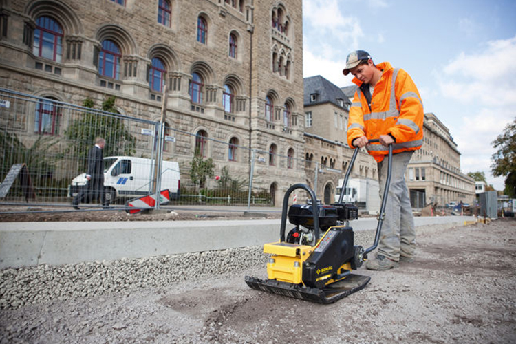 Bomag trilplaat voor bestrating Bomag trilplaat voor bestrating en grondverdichting