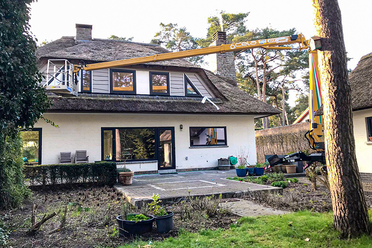 Cela DT Crawler 25 Lithium spinhoogwerker huren voor werken op hoogte