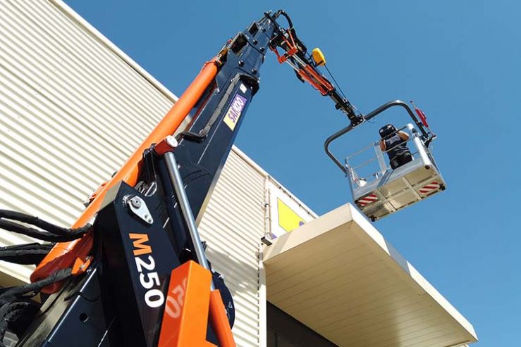 BG Lift M250 compacte hijskraan met werkbak